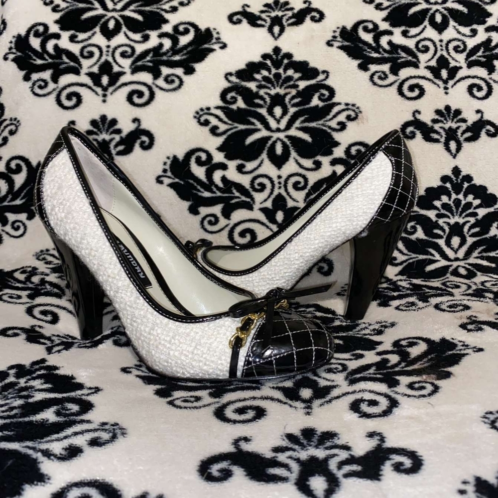 💚Popular item💚 Chinese Laundry b&w heels